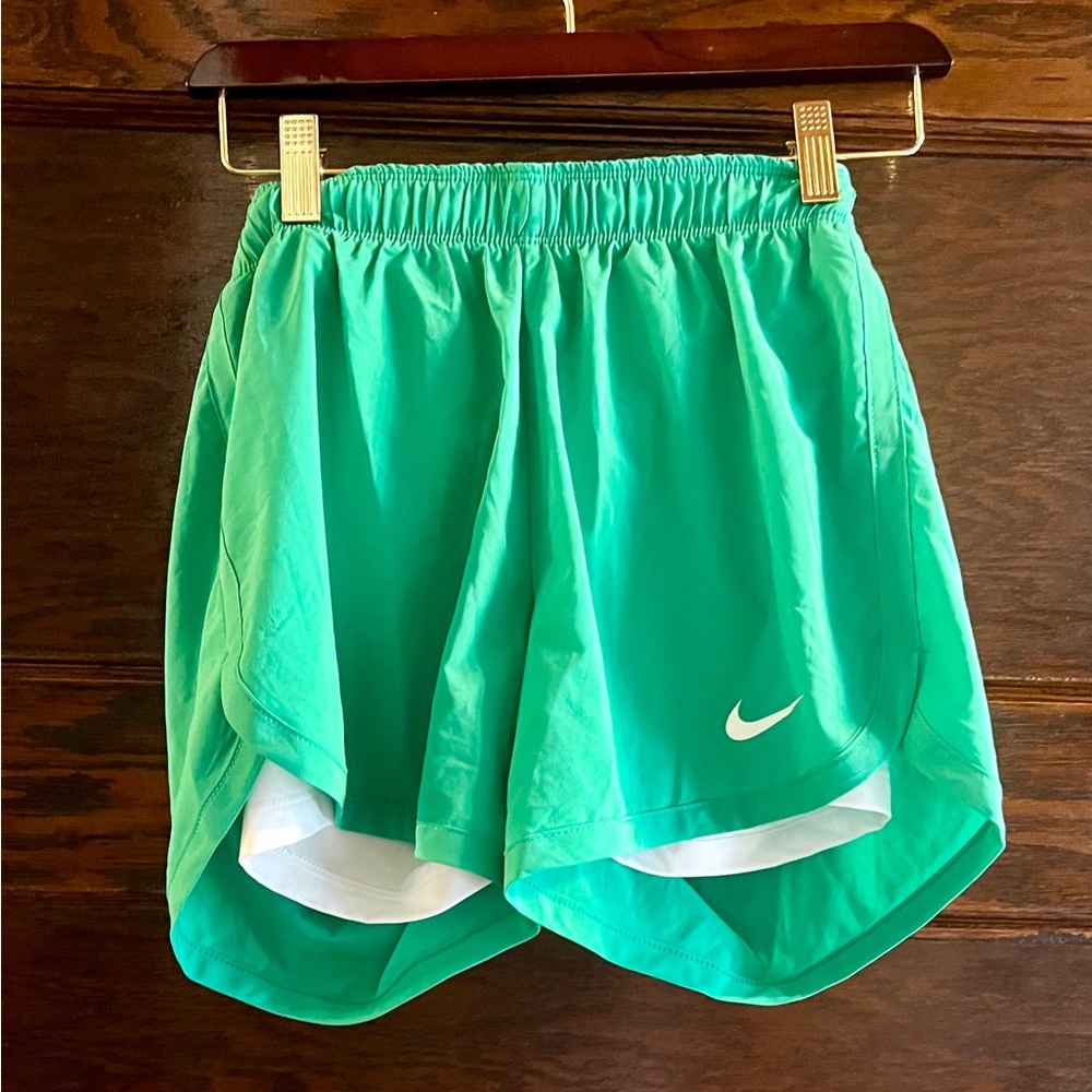 Nike Women's Green Athletic Shorts, NWT, Size Small
